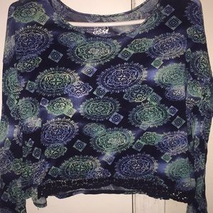 Cropped long sleeve shirt